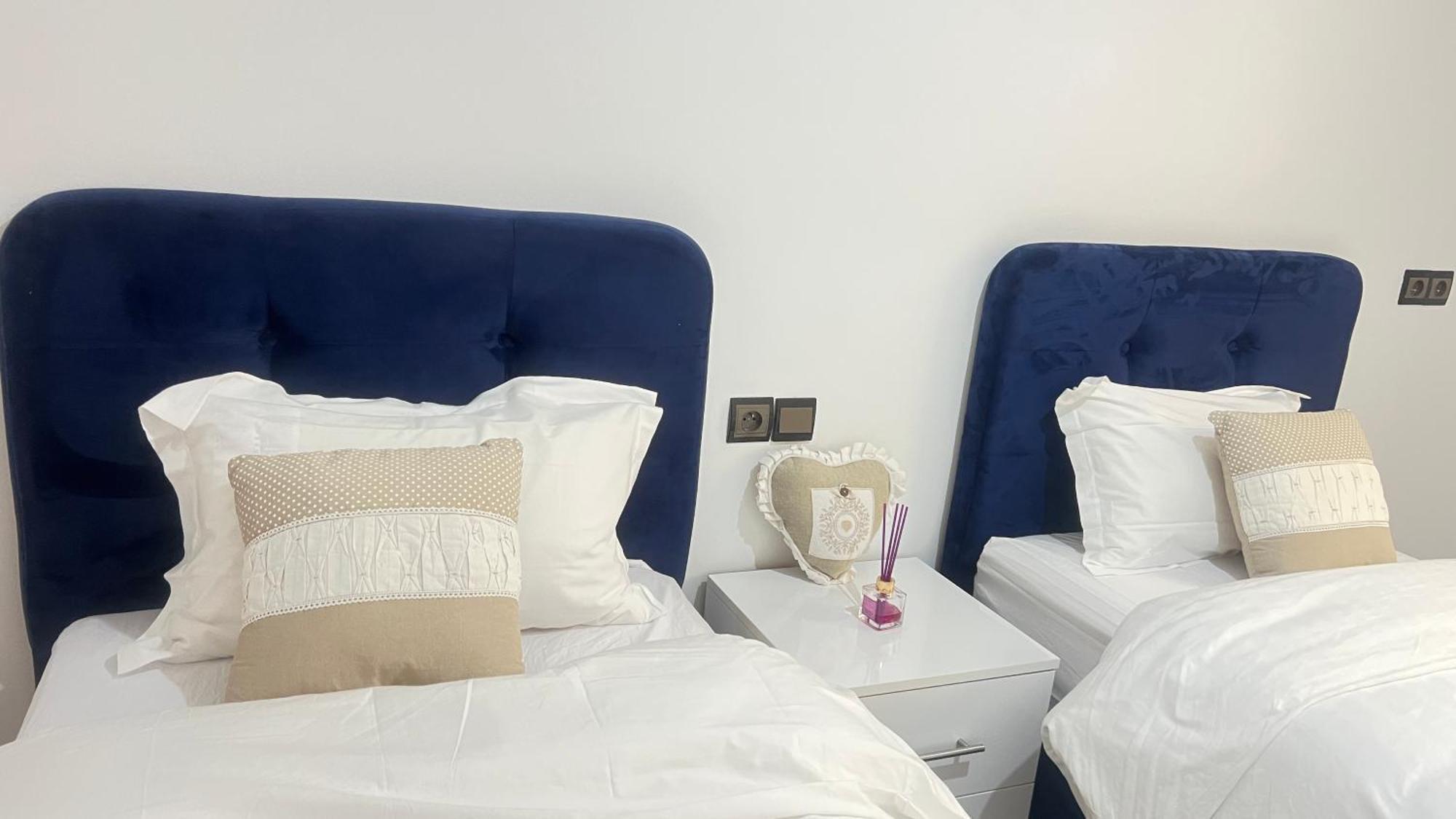 Magnifique Maison Famiiale Moderne Spacieuse De 150 M Avec De 3 ,confortables Et D Un Grand Salon Et Terrasse, Idealement Situee A 9 Min Du Centre-ville Elle Se Trouve A Proximite De La Route Principale Menant A L Aeroport Berkane Et Saidia Vakantiehuis