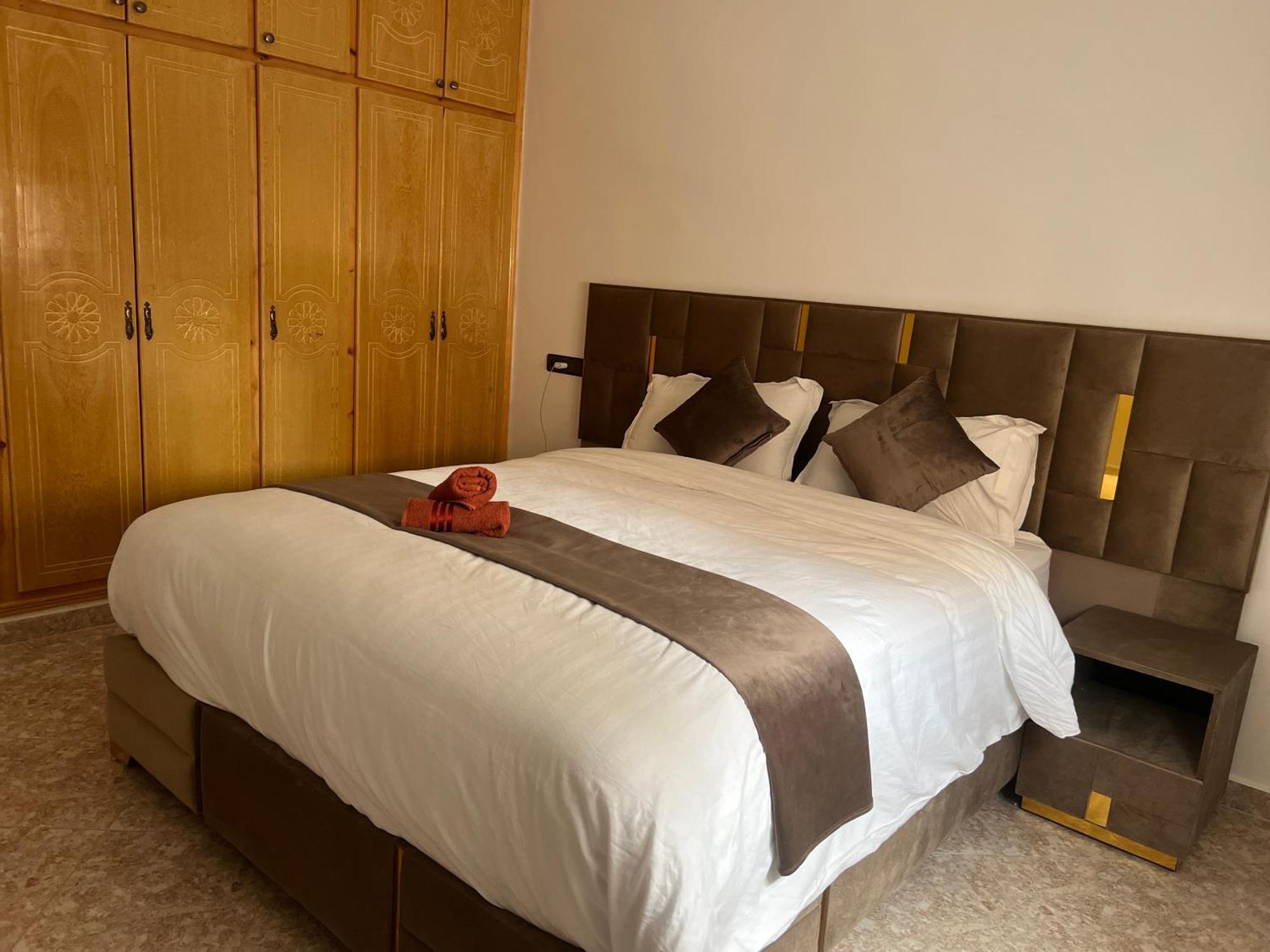 Magnifique Maison Famiiale Moderne Spacieuse De 150 M Avec De 3 ,confortables Et D Un Grand Salon Et Terrasse, Idealement Situee A 9 Min Du Centre-ville Elle Se Trouve A Proximite De La Route Principale Menant A L Aeroport Berkane Et Saidia