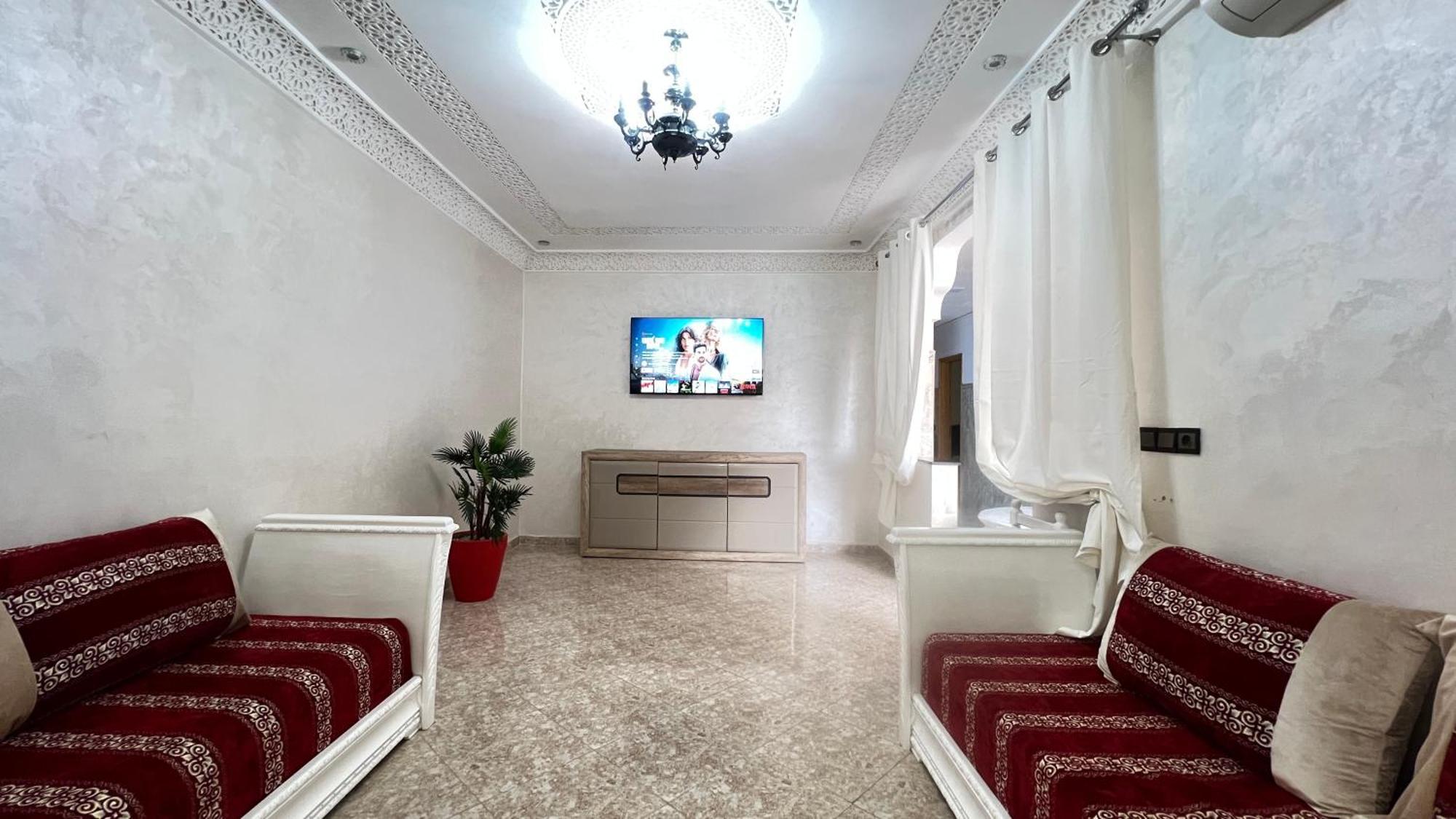 Magnifique Maison Famiiale Moderne Spacieuse De 150 M Avec De 3 ,confortables Et D Un Grand Salon Et Terrasse, Idealement Situee A 9 Min Du Centre-ville Elle Se Trouve A Proximite De La Route Principale Menant A L Aeroport Berkane Et Saidia *