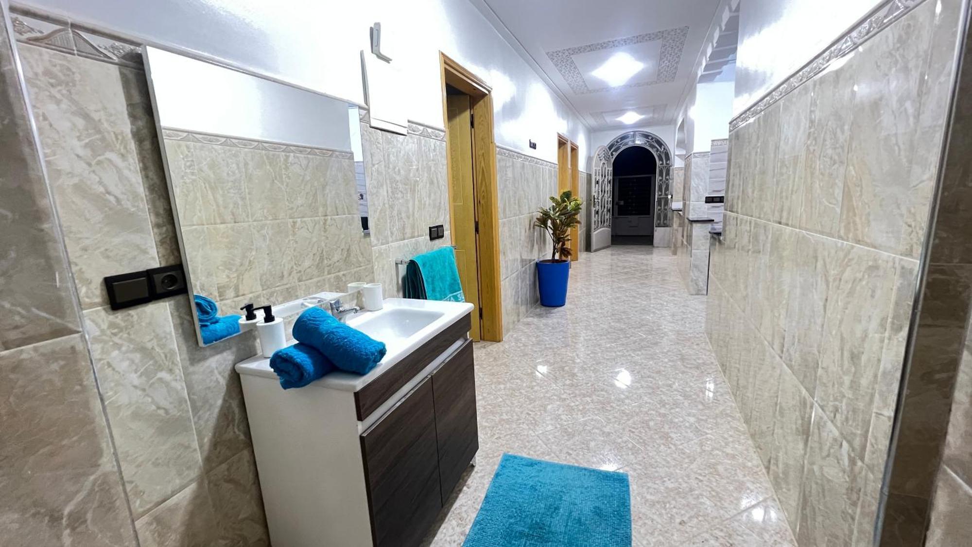 Magnifique Maison Famiiale Moderne Spacieuse De 150 M Avec De 3 ,confortables Et D Un Grand Salon Et Terrasse, Idealement Situee A 9 Min Du Centre-ville Elle Se Trouve A Proximite De La Route Principale Menant A L Aeroport Berkane Et Saidia * Uchda (Oujda)