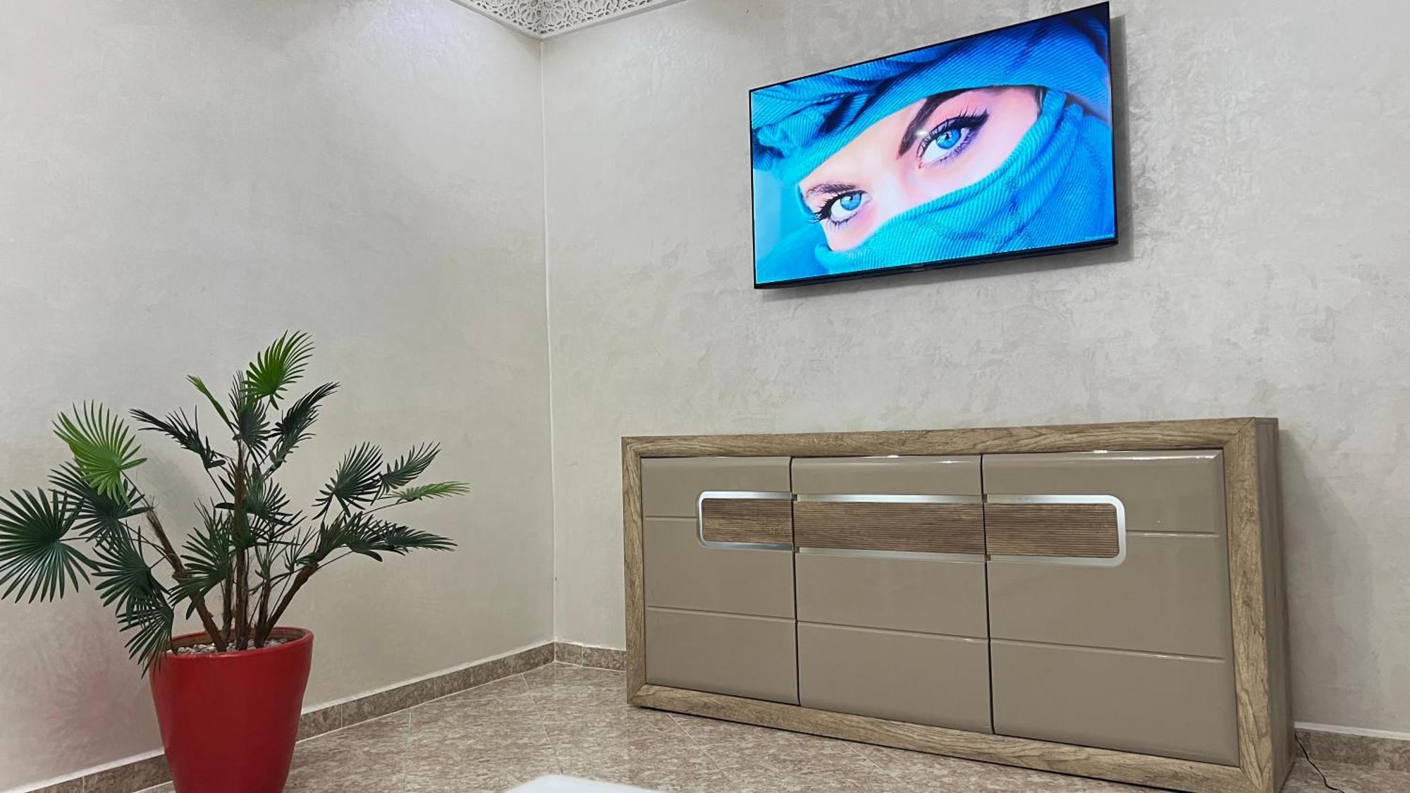 Magnifique Maison Famiiale Moderne Spacieuse De 150 M Avec De 3 ,confortables Et D Un Grand Salon Et Terrasse, Idealement Situee A 9 Min Du Centre-ville Elle Se Trouve A Proximite De La Route Principale Menant A L Aeroport Berkane Et Saidia * Uchda (Oujda)